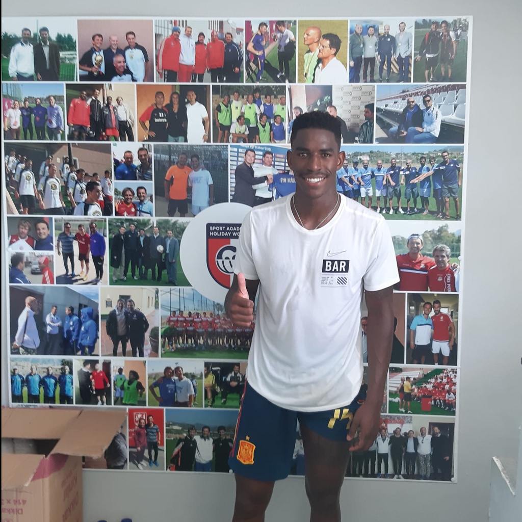 Junior Firpo-Real Betis- FC Barcelona- Leeds United- INTERNACIONAL